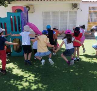 Sinse crianças a brincar Sinse crianças a brincar